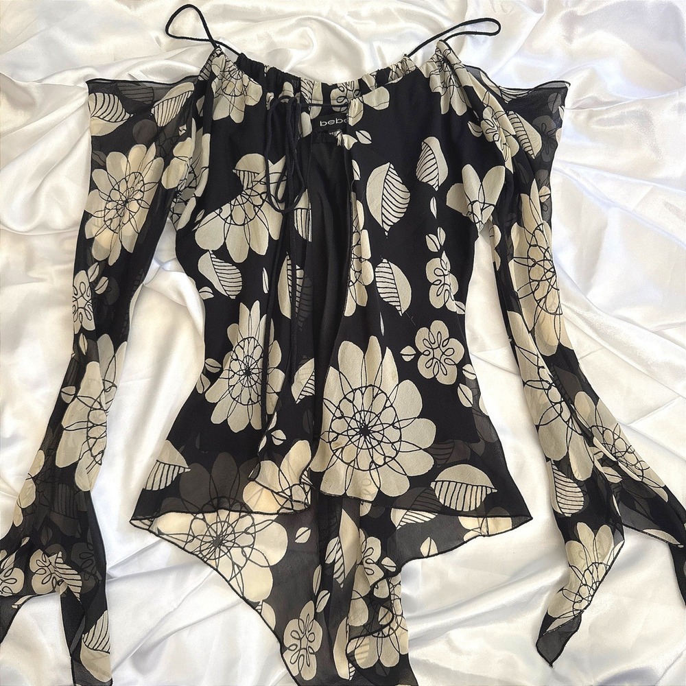 Bebe Vintage Floral Cold Shoulder Split Sleeve Blouse Black Cream Size M